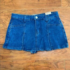 NWT Dark Wash Pleated Mid-Rise Skort Shorts